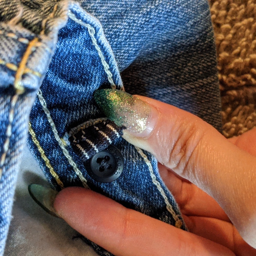 π» Embroidered Jeans - Picture 7 of 12